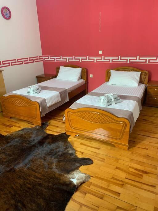 Christina'S House With 2 Bedrooms And Free Parking Gjirokastër Eksteriør bilde