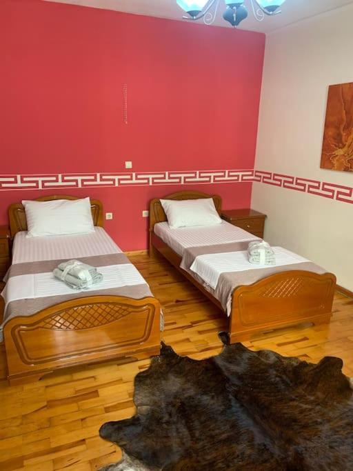 Christina'S House With 2 Bedrooms And Free Parking Gjirokastër Eksteriør bilde