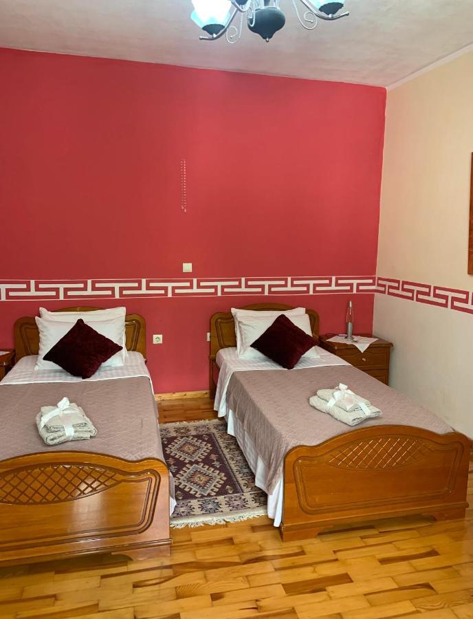 Christina'S House With 2 Bedrooms And Free Parking Gjirokastër Eksteriør bilde